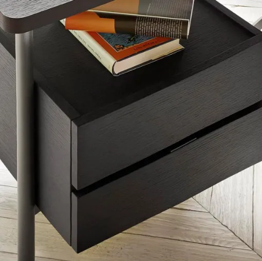 individuell gestalteter Schreibtisch