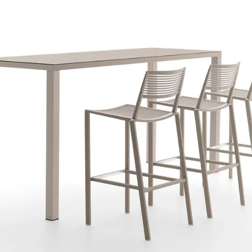 kundenspezifischer Outdoor-Design-Tisch