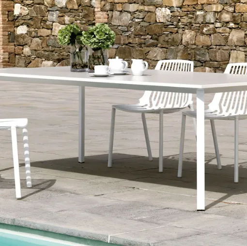kundenspezifischer Outdoor-Design-Tisch